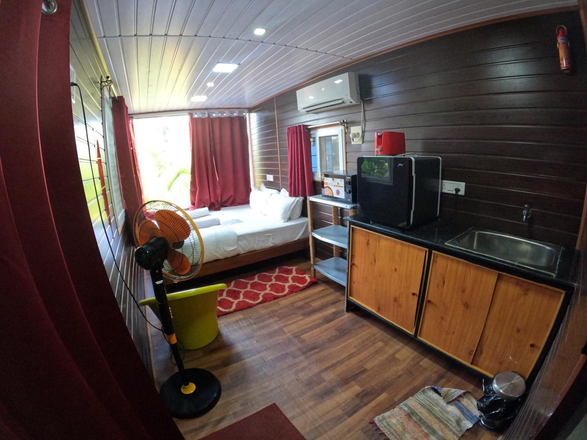 Wow Farm House Auroville Room photo