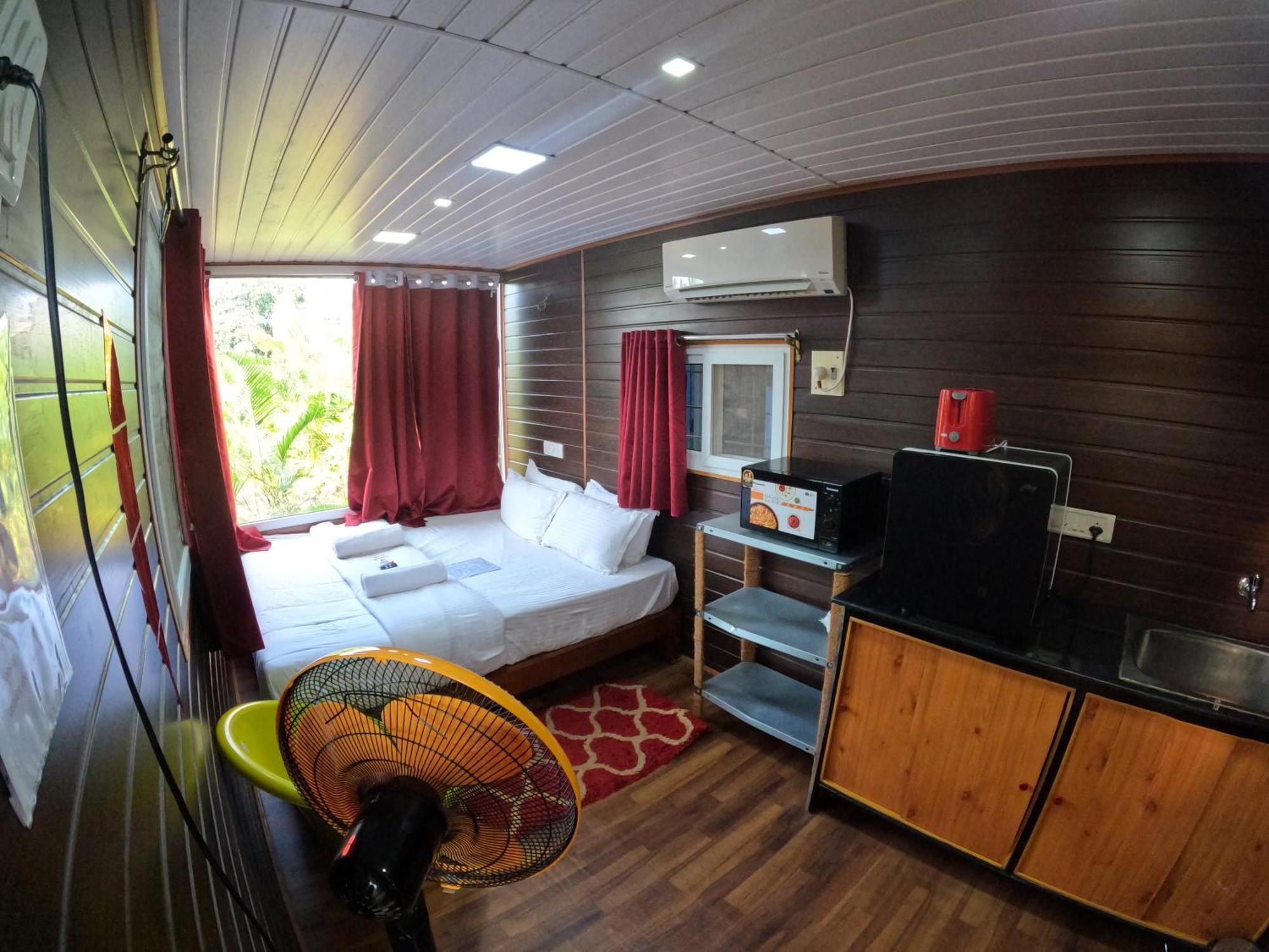 Wow Farm House Auroville Room photo